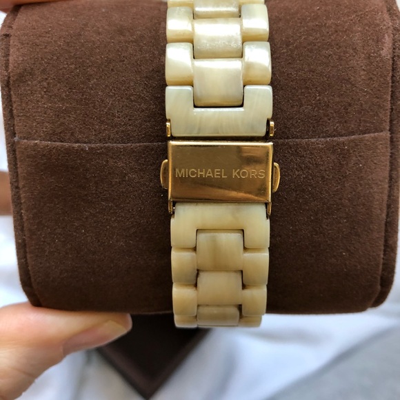 Micheal Kors Watch - Picture 8 of 8